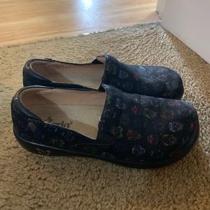 Alegria sugar skull nursing clogs
